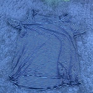 cute top/holes in shoulders